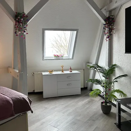 Apartment Oppiner Straße 14 Trotha4 *